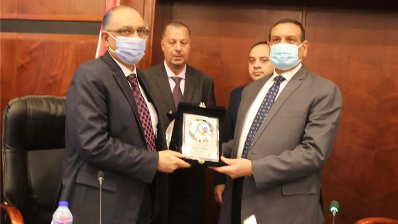 محافظ البحيرة يخصص جائزة ١٠٠ ألف جنيه لافضل مركز يحقق افضل نسب سكانية خلال عام