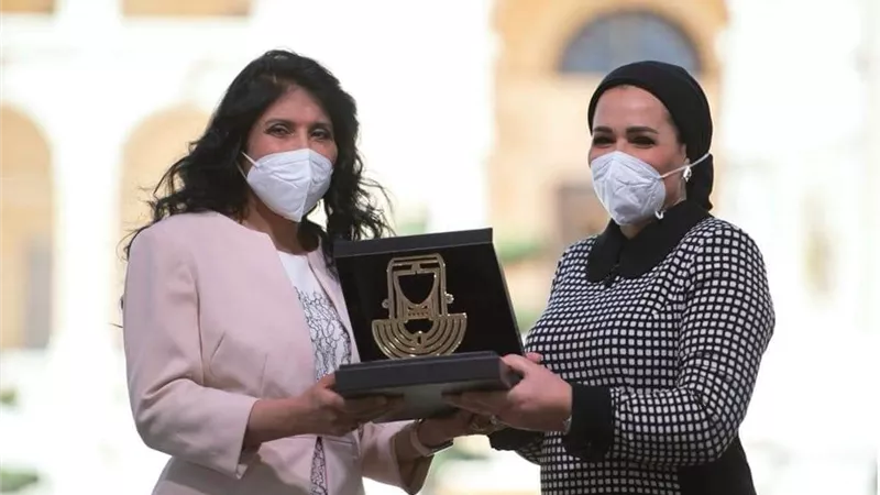 بالفيديو.. السيدة انتصار السيسي تكرم عدد من النماذج النسائية خلال الاحتفال بيوم المرأة المصرية