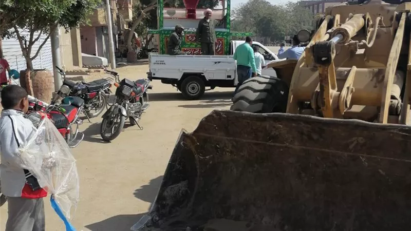 رئيس مركز البياضية جنوب الأقصر يقود حملة لرفع الاشغالات