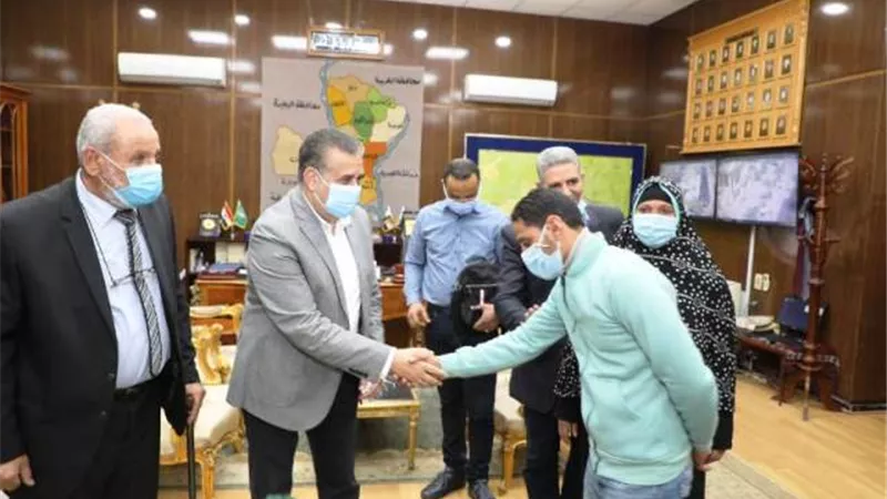 محافـظ المنوفية يسلم مساعدات عاجلة لحالات تصدعت منازلهم بكفر داود وابو نشابة