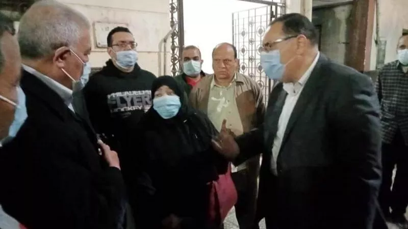 غراب يتابع احتياجات المواطنين وبدء أعمال الرصف بشوارع بلبيس ..صور