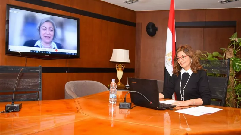 نبيلة مكرم: كل التحية للسيدات العظيمات اللواتي واجهن جائحة 