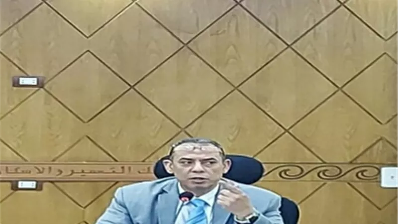وكيل التعليم بالقليوبية: تذليل كافة العقبات لانهاء الأحكام القضائية الخاصة بالمعلمين والاداريين
