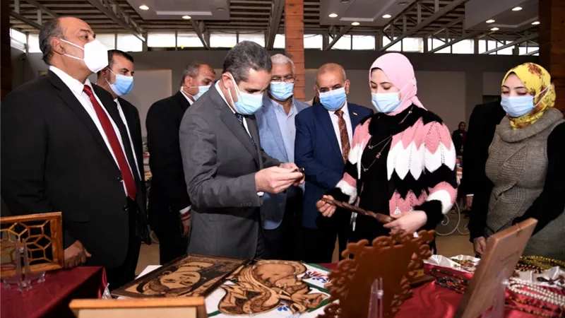 محافظ الغربية يفتتح معرض أندية الفتاة والمرأة بالغربية-صور