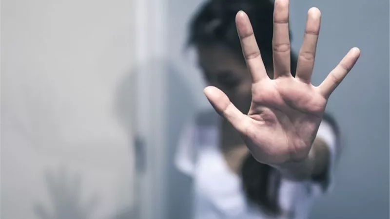 بالفيديو.. محام: التحرش قد يكون باللفظ أو الإيحاء أو التلميح