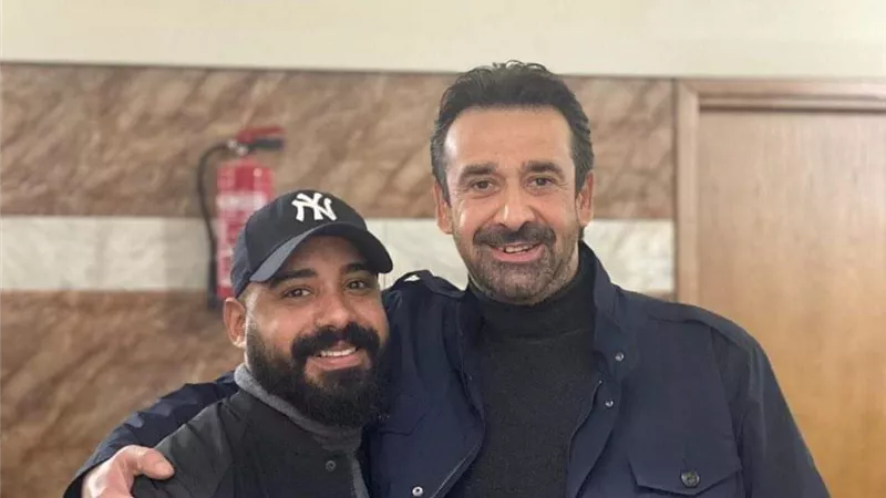 هاني سرحان مع كريم عبد العزيز في كواليس 