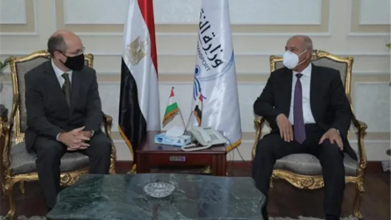 وزير النقل يبحث مع السفير الايطالي تعزيز التعاون المشترك