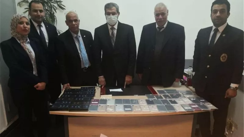 يخفي 6 كجم بلاتين جراحة الاسنان علي جسده بمطار القاهرة