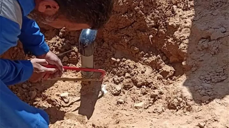 حملات لإزالة التعدیات علي الخط الناقل للمیاه بمنطقة الضبعة