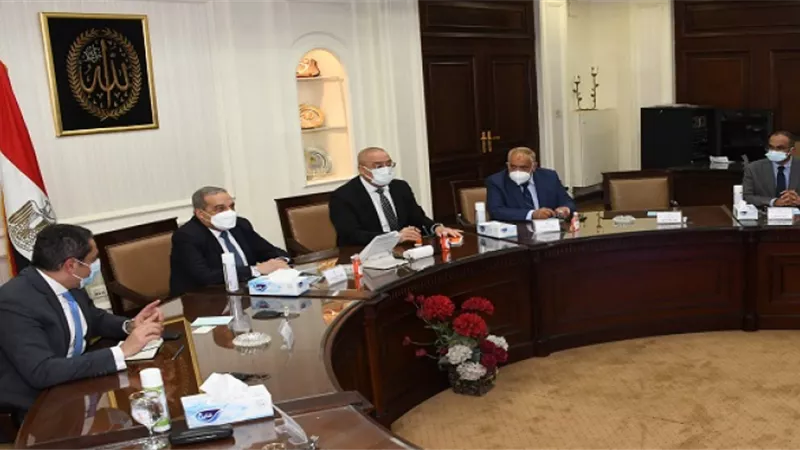 وزيرا الإسكان والإنتاج الحربى يبحثان إجراءات التصنيع المحلى لمستلزمات مبادرة 