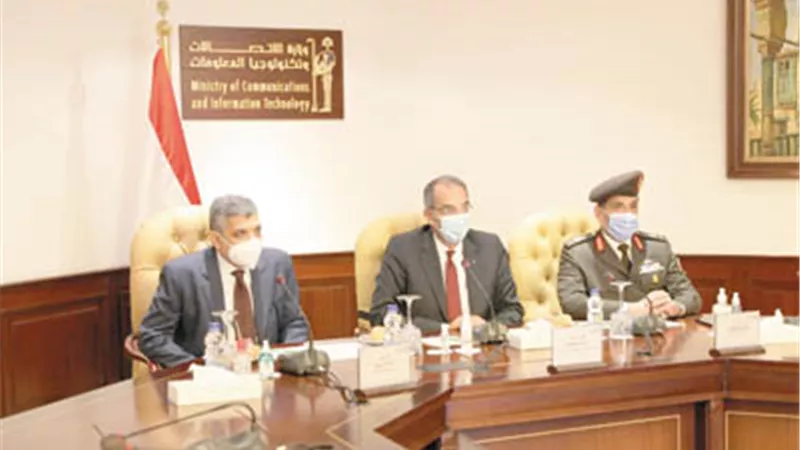 توقيع عقد إنشاء مسار جديد للألياف الضوئية بطريق المرشدين