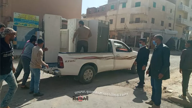 رئيس مدينة مرسي مطروح مصادرة والتحفظ علي اشغالات الاثاث المستعمل بالمنطقة الطبية والعوام بمرسي مطروح