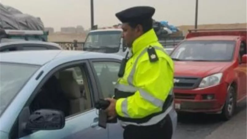 انتشار الخدمات المرورية بالطرق الصحراوية لتفادى حوادث الرياح المحملة بالاتربة