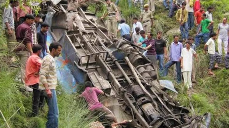 تحطم حافلة وسط سريلانكا يسفر عن مقتل 14شخصا وإصابة 30 آخرين