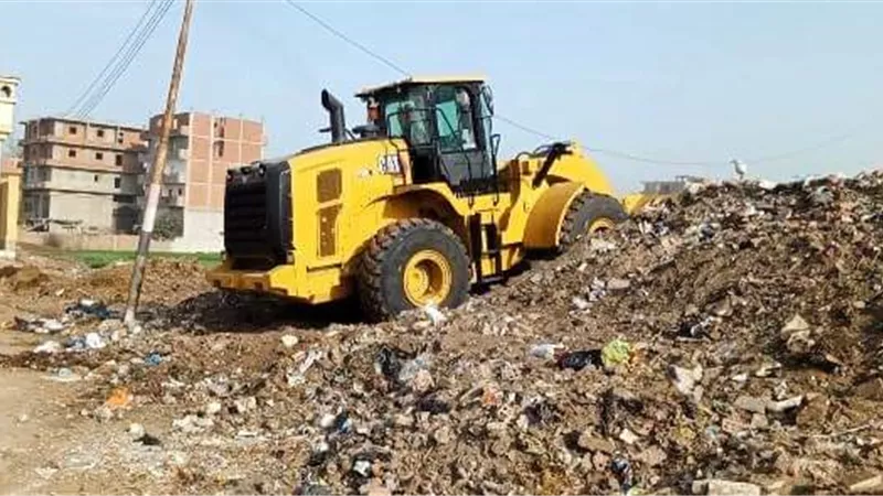 التدخل السريع بالشرقية يرفع 1260طن قمامة ومخلفات من قريتي أبودياب و شيبة النكارية