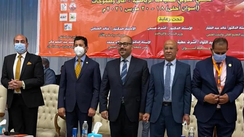 رئيس اتحاد السباحة يعلن عودة سباق النيل الدولي في مؤتمر صحفي بأسوان