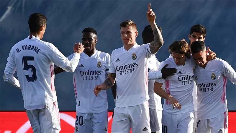 ريال مدريد ينتزع وصافة الليجا من برشلونة بعد فوزه على سيلتا فيجو يثلاثية