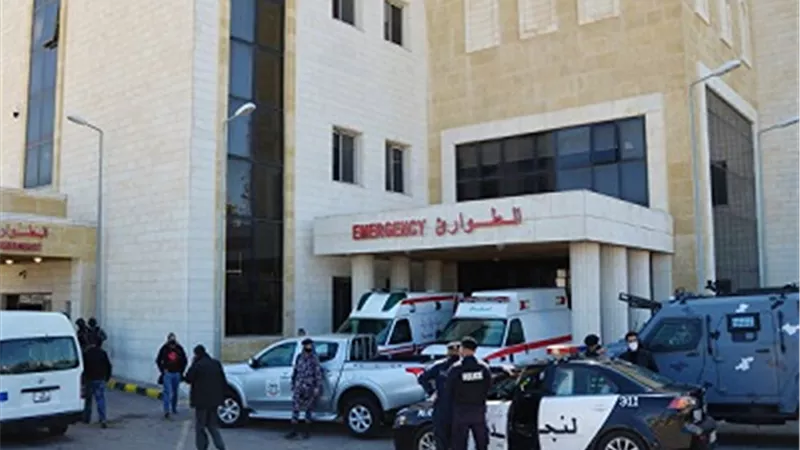 ولي عهد الأردن يزور أهالي ضحايا مستشفى السلط