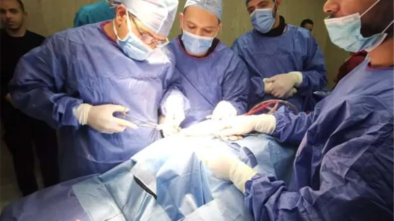 انقاذ ربة منزل من سيخ دخل فى رقبتها ببنى سويف