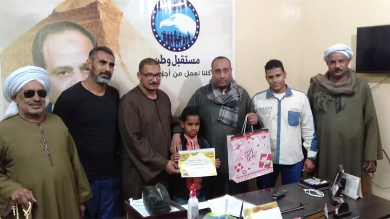 مستقبل وطن بقوص يكرم الطفل 