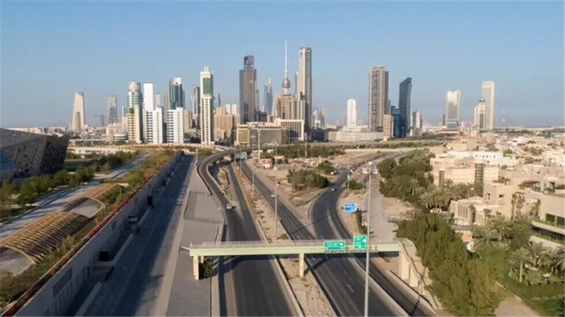 الكويت تعلن تفاصيل تسجيل 5 وفيات و1347 إصابة جديدة بكورونا