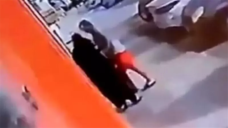 الشرطة السعودية تكشف حقيقة مقطع التحرش بامرأة في شوارع جدة
