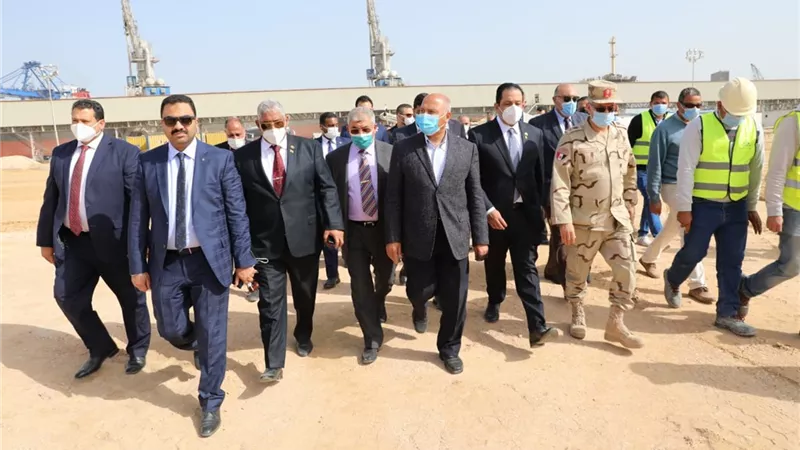 وزير النقل يتابع معدلات تنفيذ عدد من المشروعات الخدمية بميناء الإسكندرية