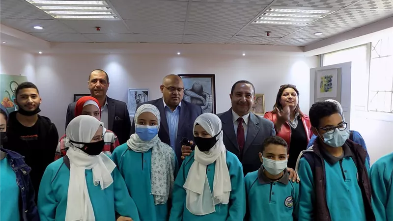 رئيس جهاز بني سويف الجديدة يفتتح معرضاً فنياً بالمدينة