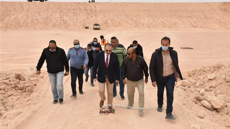 سكرتير عام مطروح يتفقد المدافن الصحية للقمامه استعدادا لفصل الصيف