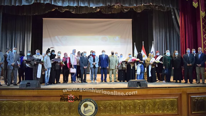 رئيس جامعة بني سويف يكرم الأمهات المثاليات