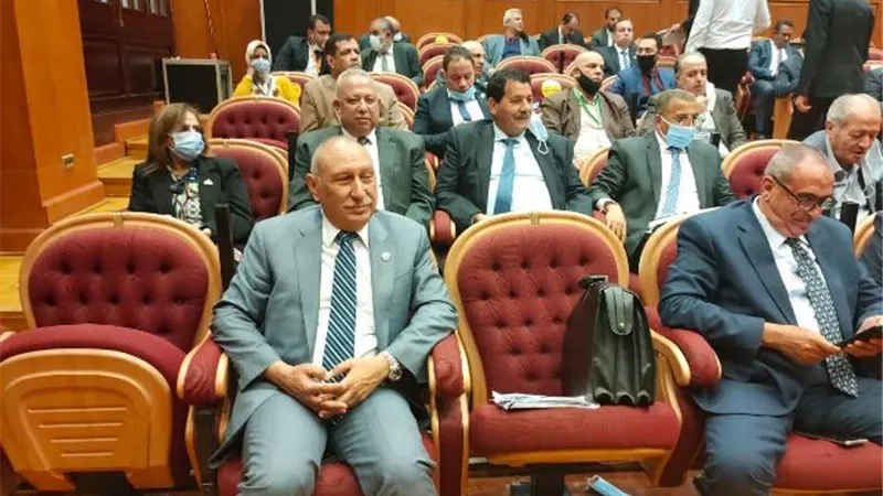 النائب احمد عثمان يناقش تعديلات قانون نقابة المهندسين في مجلس الشيوخ .صور