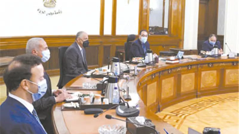 تخفيض الفجوة بين الواردات والصادرات .. وتشجيع الصناعة الوطنية