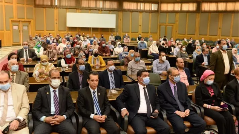 جامعة أسيوط تكرم أفضل 10 قيادات إدارية على مستوى الجهاز الادارى لجائزة التميز الحكومي