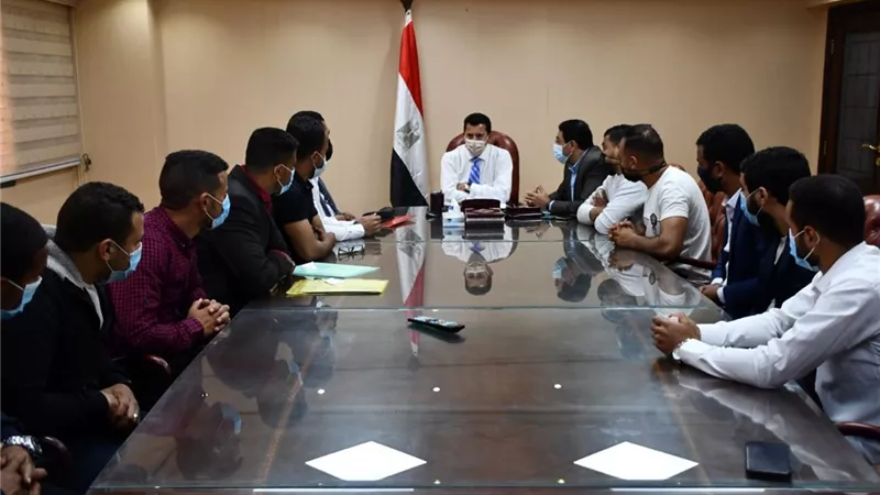 وزيرالشباب يبحث دعم خريجي كليات التربية الرياضية من أبناء الواحات البحرية