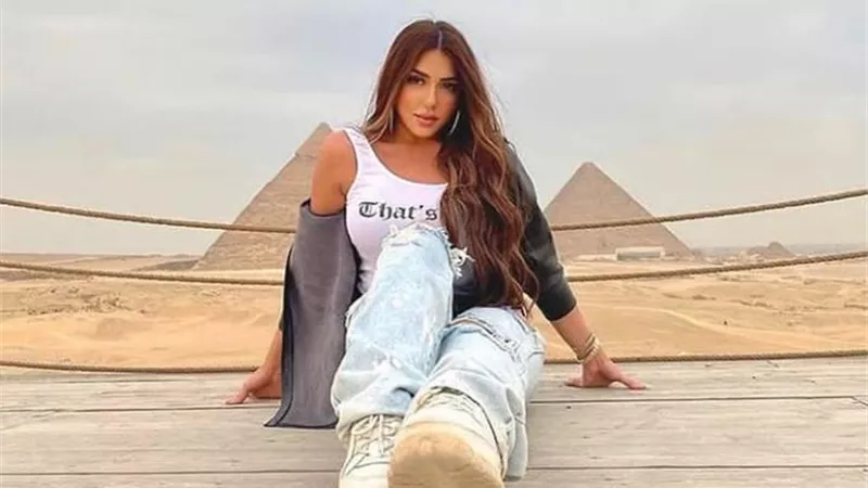 سارة سلامه تخطف الأنظار بأحدث صورتين من الأهرامات