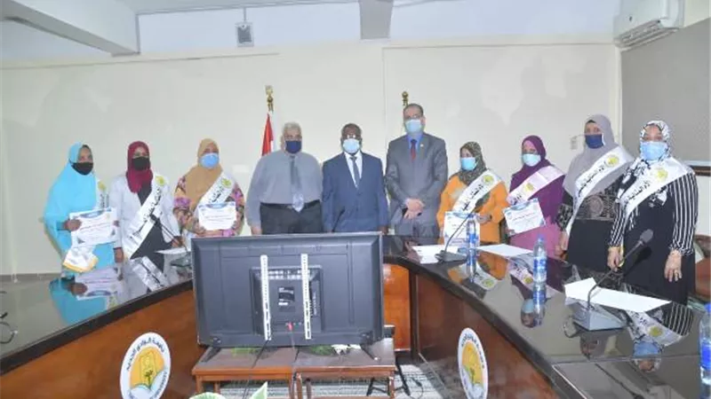 بالصور.. جامعة الوادى الجديد تكرم الأمهات المثاليات على مستوى الجامعة