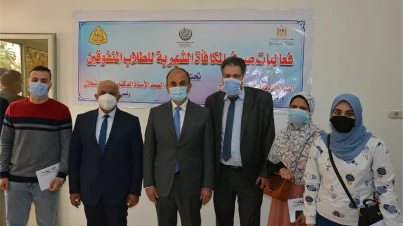صرف حافز التميز للطلاب المتفوقين ضمن بروتوكول التعاون بين وزارة التضامن وجامعة الزقازيق