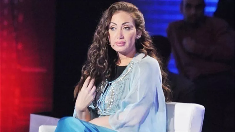 تفاصيل زواج فتاة هولندية بإسكندراني وارتدائها الحجاب.. فيديو