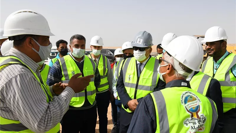 محافظ قنا يتفقد الاعمال النهائية لمحطة معالجة الصرف الصحى بالاشراف البحريه