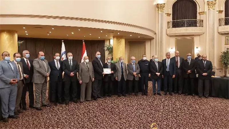 رئيس القابضة للمطارات يكرم ثلاثة من العاملين لبلوغهم سن المعاش
