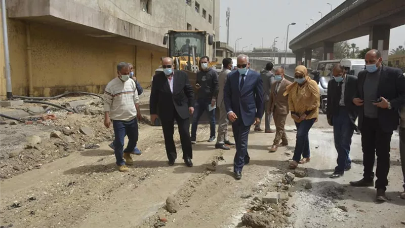 محافظ الجيزة يوقع غرامات على الشركة المسئولة عن رصف وتطوير شارع الوحدة