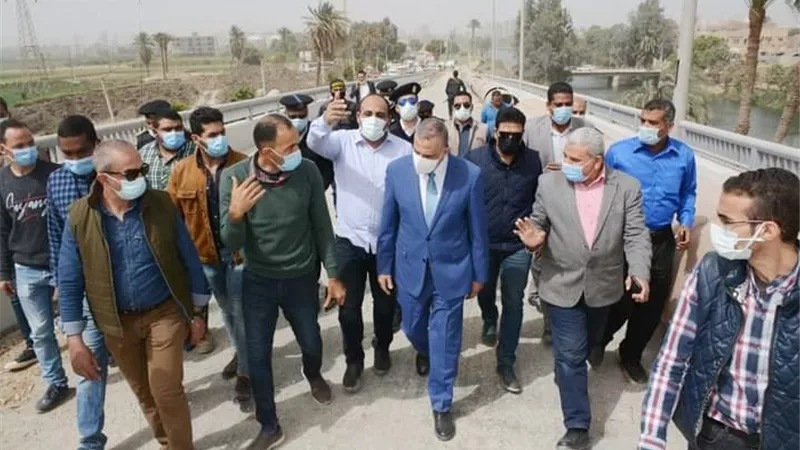 محافظ سوهاج يتفقد عدد من مشروعات الطرق والكباري بالبلينا وجرجا..صور