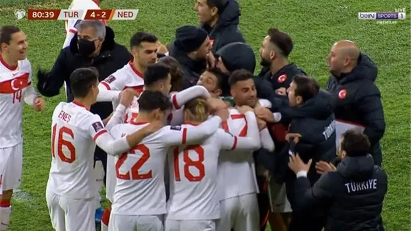 تركيا تضرب هولندا برباعية في تصفيات كأس العالم.. فيديو