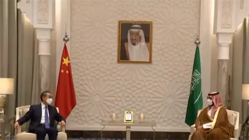 ولي العهد السعودي يلتقي وزير الخارجية الصيني