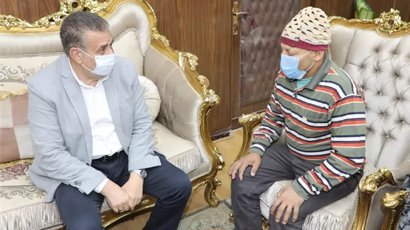 مساعدة مالية من محافظ المنوفية لمريض سرطان بشبين الكوم