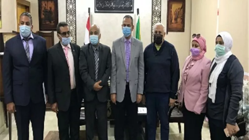 وكيل التعليم بالقليوبية يُكرم المدارس الرسمية المتميزة.. ويشيد بتطبيق الاستراتيجيات التعليمية الحديثة