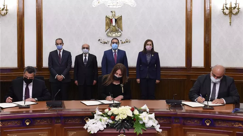 مدبولي يشهد توقيع بروتوكول تعاون بشأن تدبير وتشغيل فروع توثيق متنقلة تتبع مصلحة الشهر العقاري والتوثيق