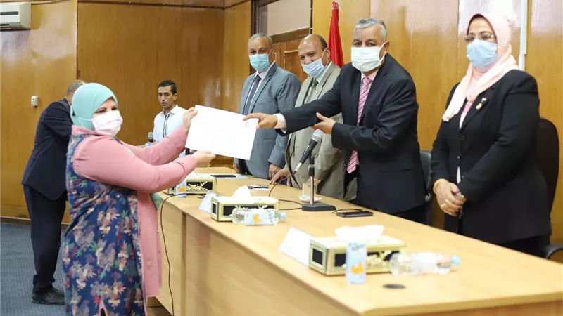 رئيس جامعة جنوب الوادي يشهد إحتفالية قطاع خدمة المجتمع بعيد الأم