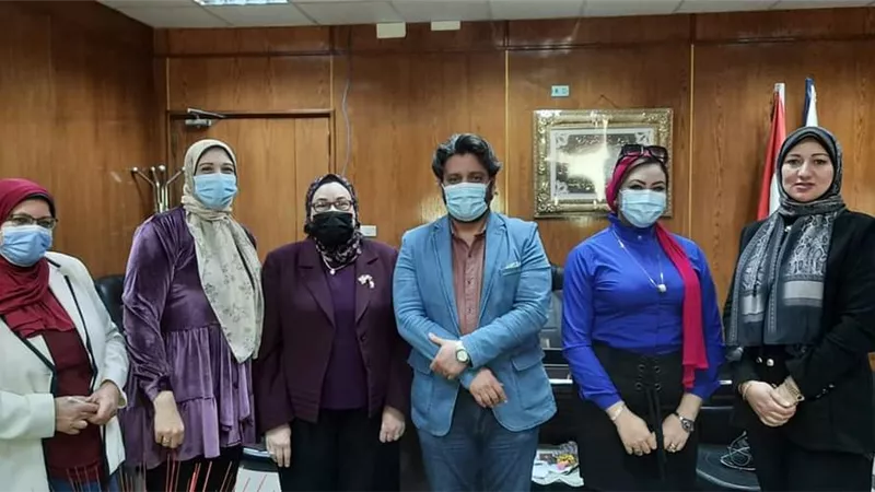 مدير فرع بنى سويف للتأمين الصحى يستقبل وفد المجلس القومى للمرأة