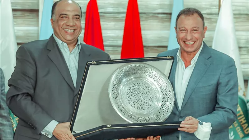 الخطيب ومصيلحي يتبادلان الهدايا التذكارية